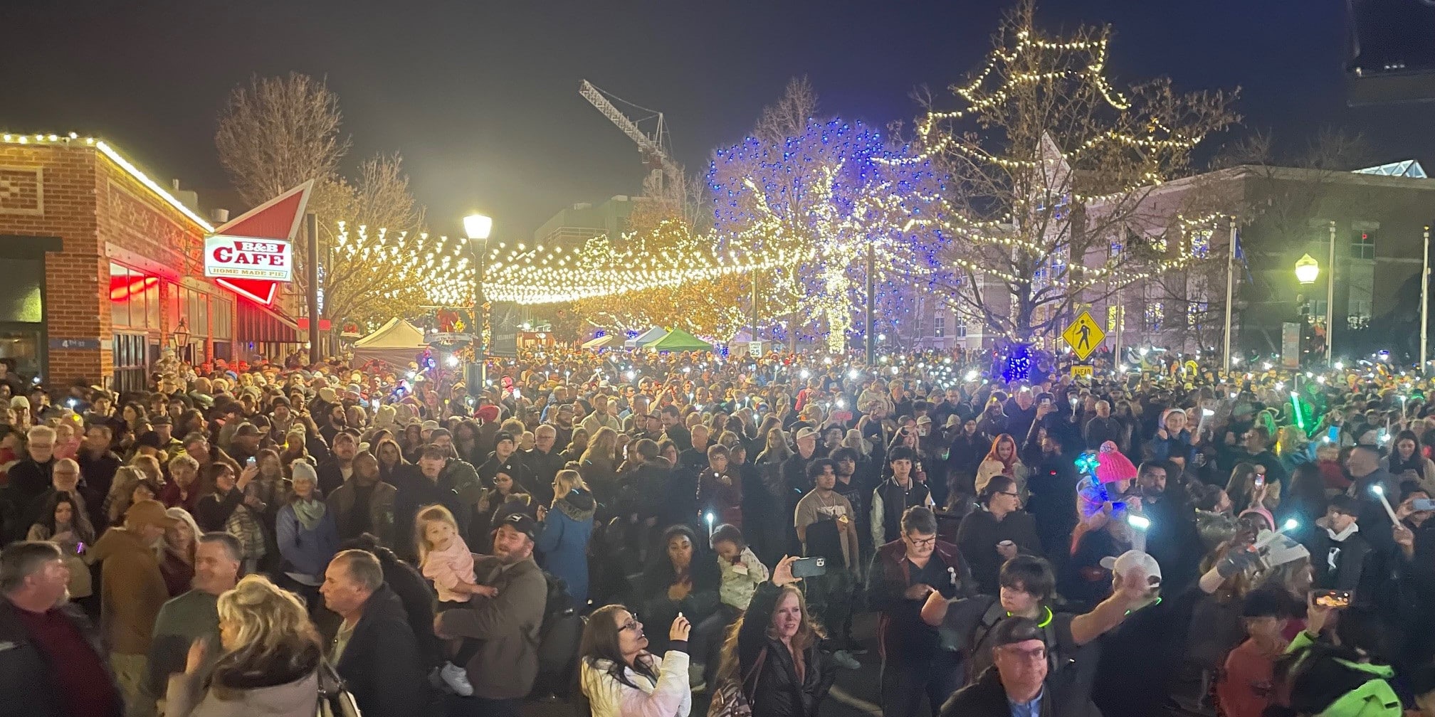 Crowd of people standing in front of B&B Cafe at night for the Castle Rock Starlighting